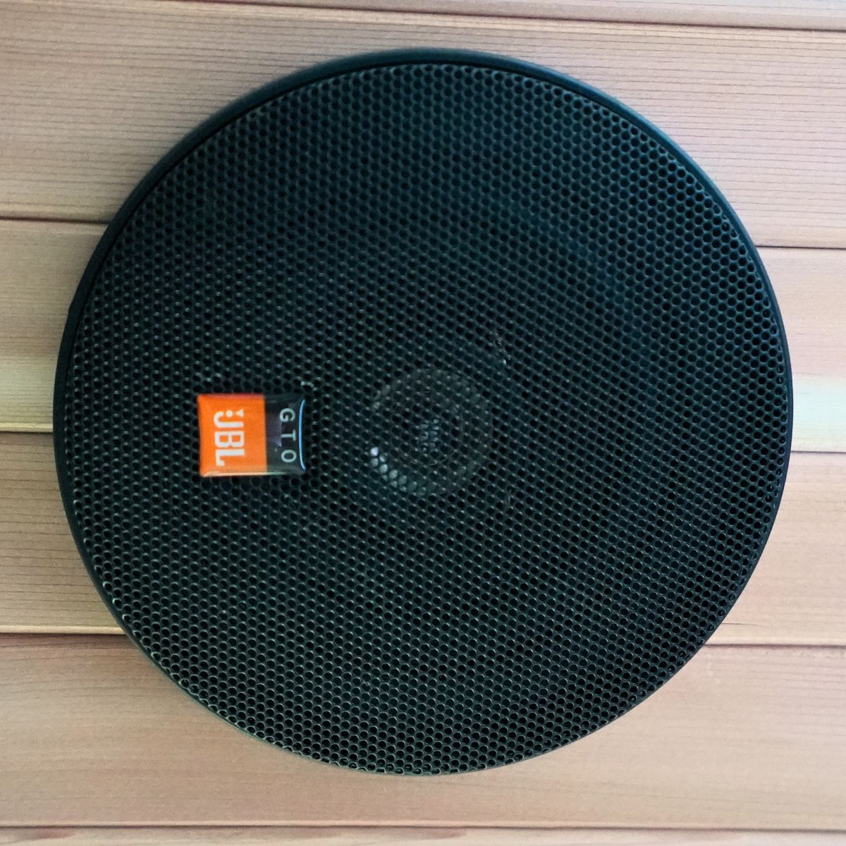 Built-in JBL speaker
